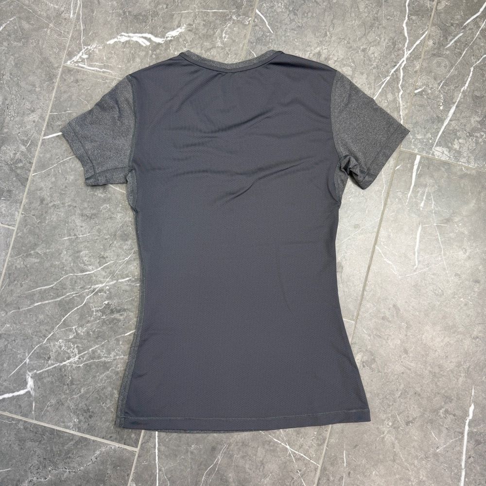 Nike PRO Women's Gray Short Sleeve Fitted DRI Fit Tee Size M - Picture 3 of 4